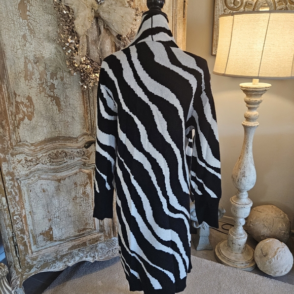 Black and White Zebra Print Women's Sweater XL - Picture 5 of 9
